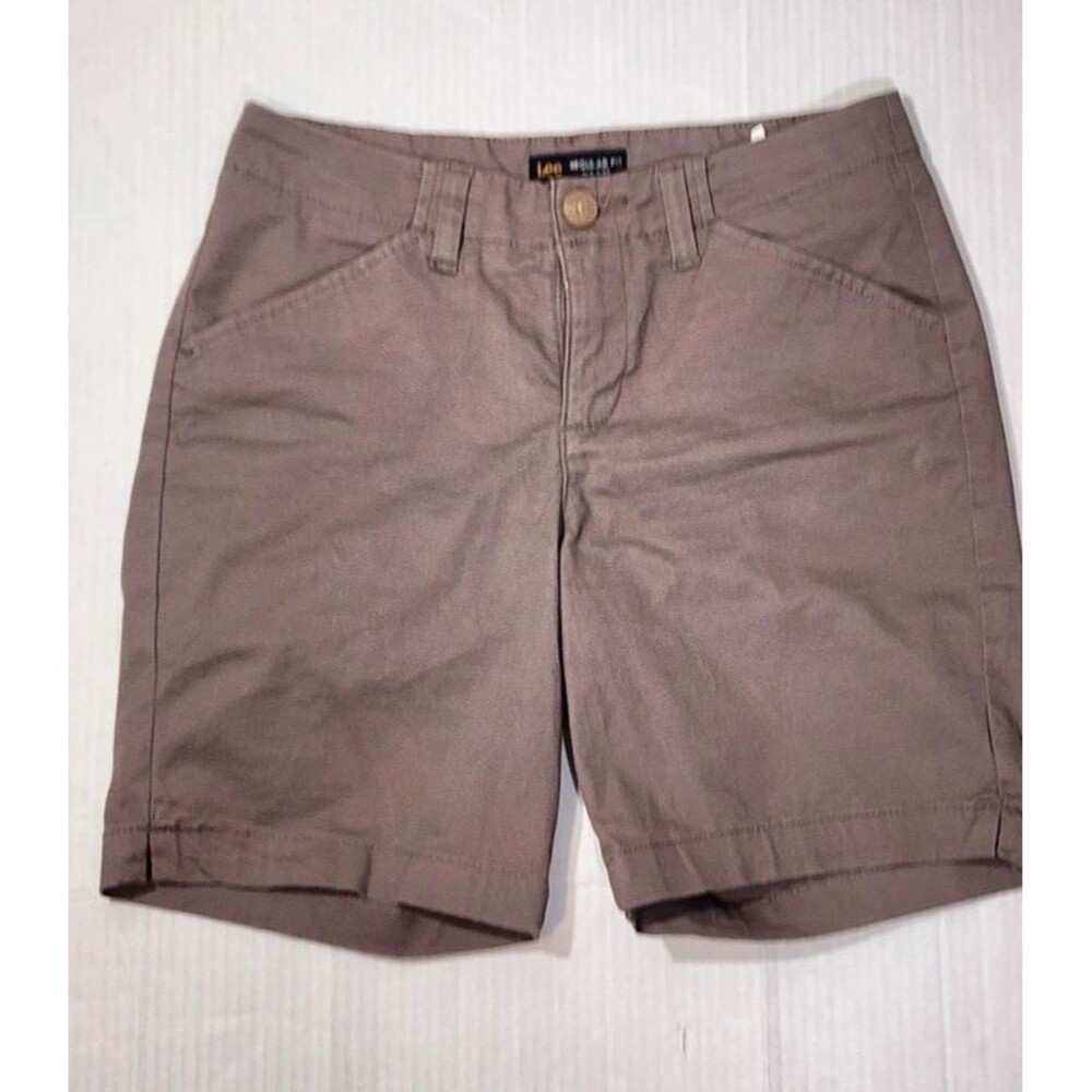 Lee Women's Mid-Rise Regular Fit Khaki Shorts. M